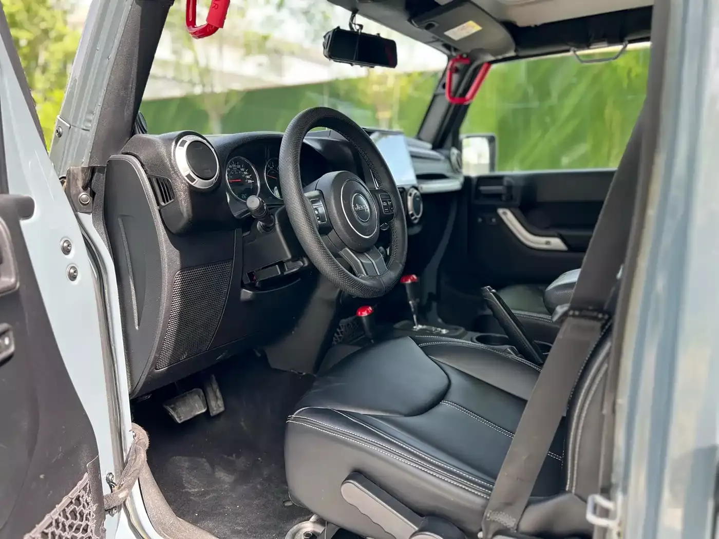 Jeep Wrangler 2015 3.0L Sahara 4-Door Comfort Edition фото 10