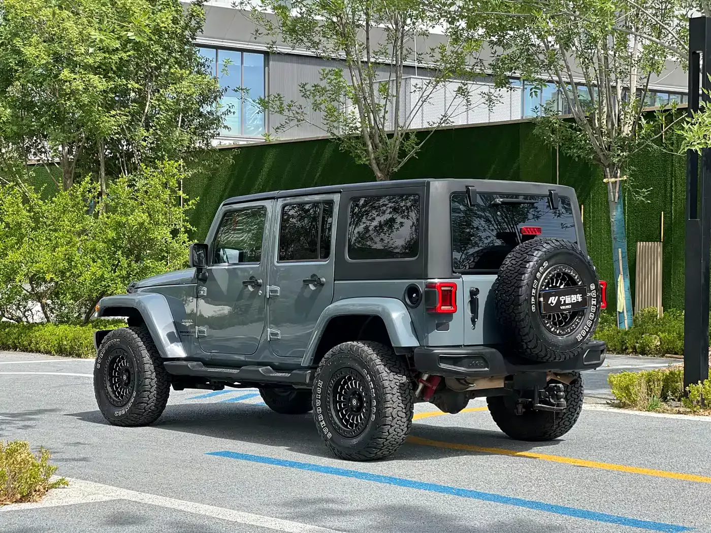 Jeep Wrangler 2015 3.0L Sahara 4-Door Comfort Edition фото 13