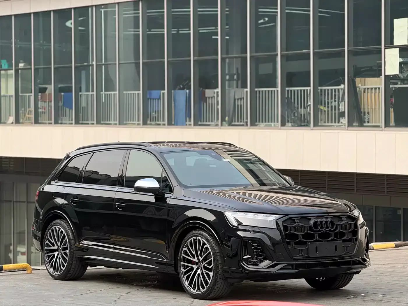 Audi SQ7 2024 4.0 TFSI фото 3
