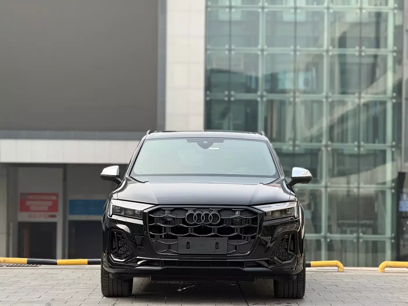 Audi SQ7 2024 4.0 TFSI фото 5