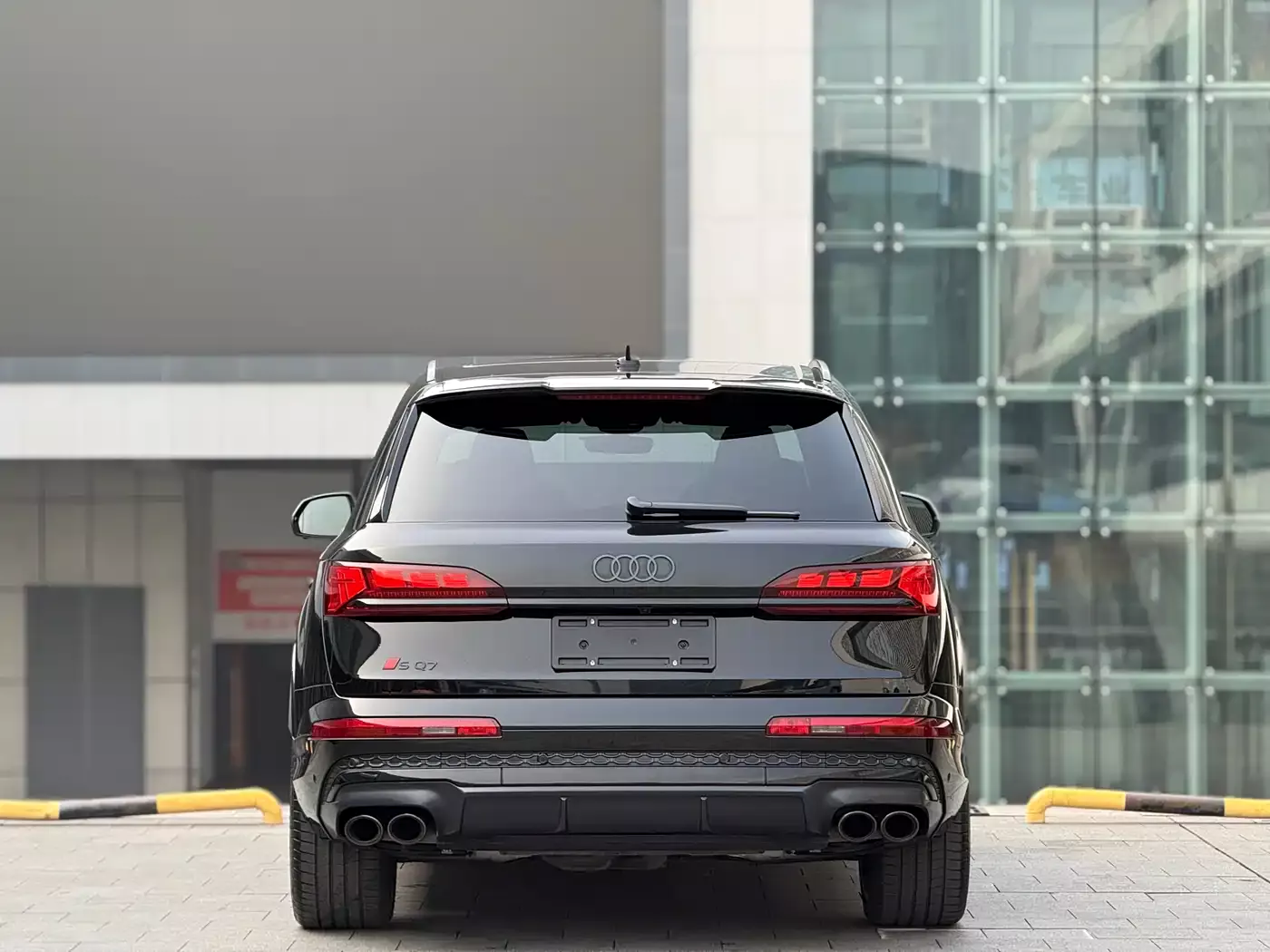 Audi SQ7 2024 4.0 TFSI фото 10