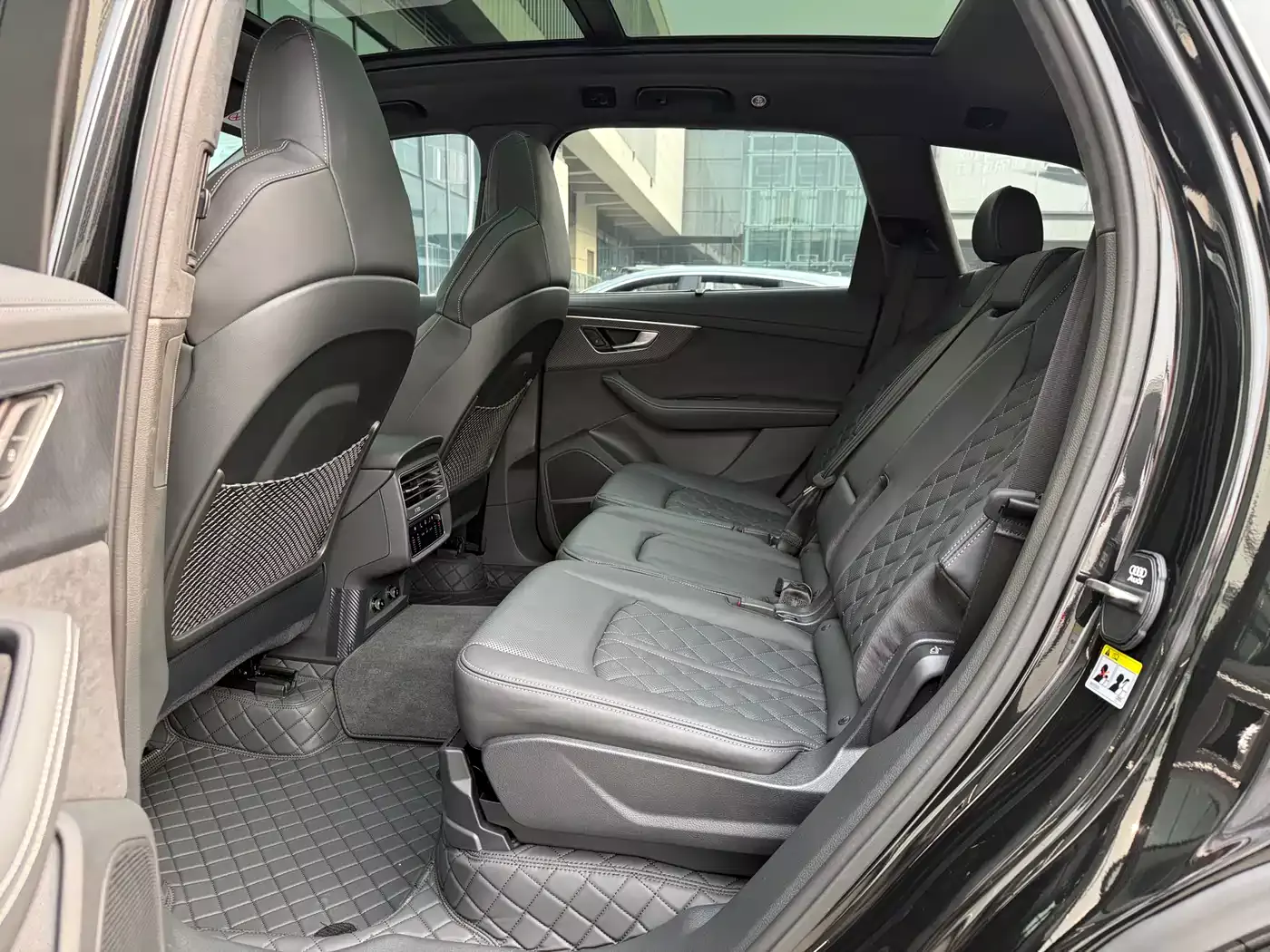 Audi SQ7 2024 4.0 TFSI фото 16
