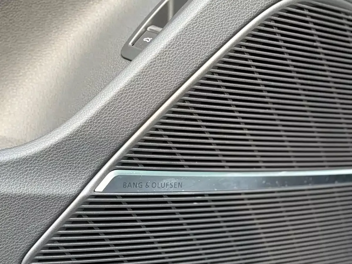 Audi SQ7 2024 4.0 TFSI фото 18