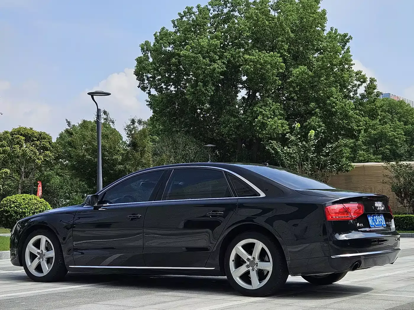 Audi A8 2012 A8L 45 TFSI quattro Comfort фото 4