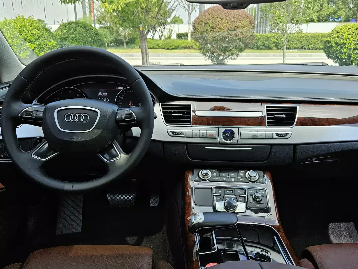 Audi A8 2012 A8L 45 TFSI quattro Comfort фото 12