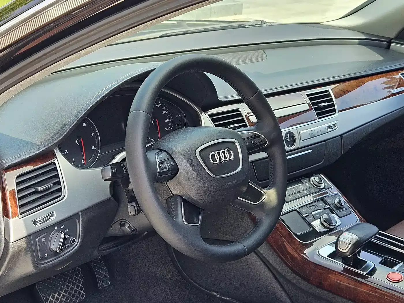 Audi A8 2012 A8L 45 TFSI quattro Comfort фото 14