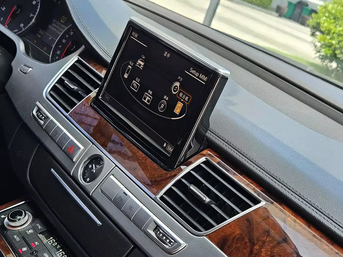 Audi A8 2012 A8L 45 TFSI quattro Comfort фото 15