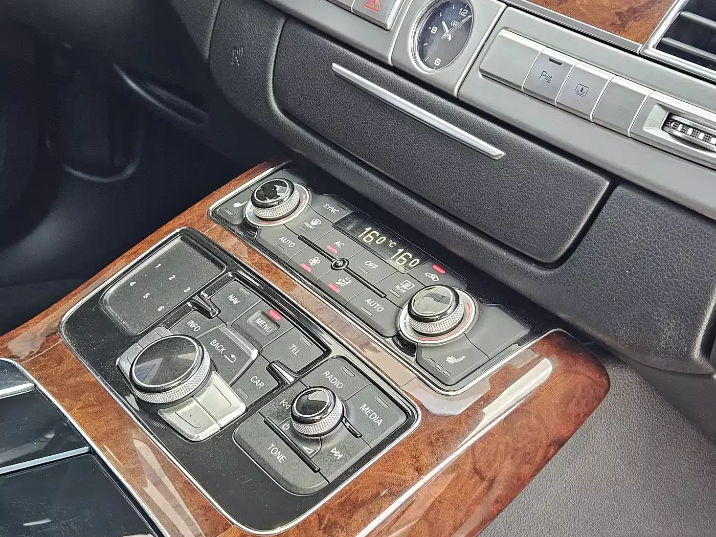 Audi A8 2012 A8L 45 TFSI quattro Comfort фото 16