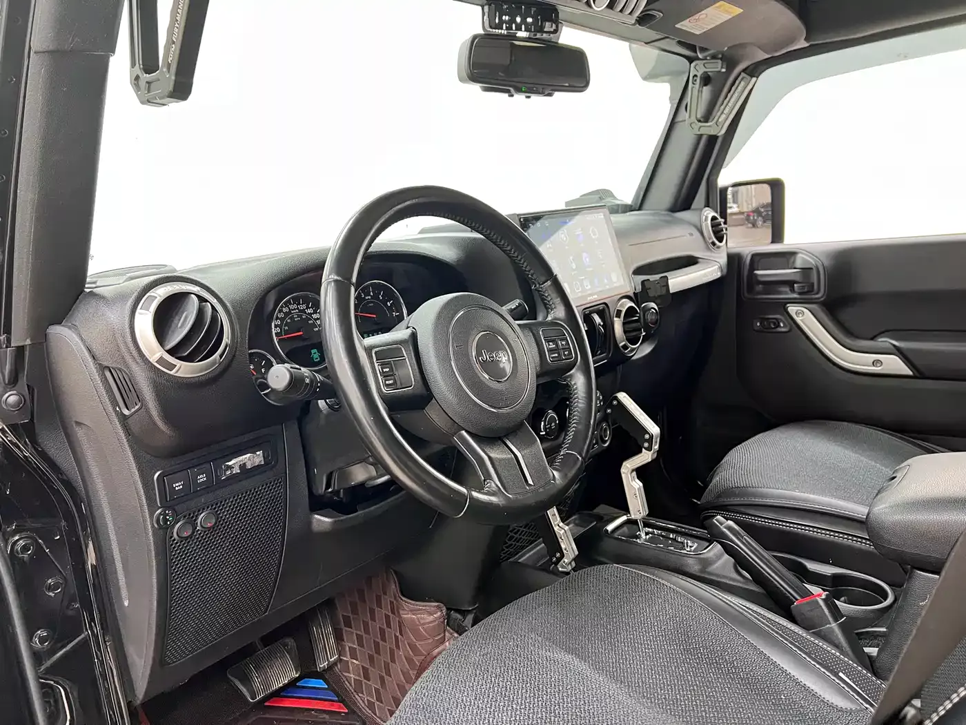 Jeep Wrangler 2017 3.6L Rubicon 4-Door Comfort Edition фото 14