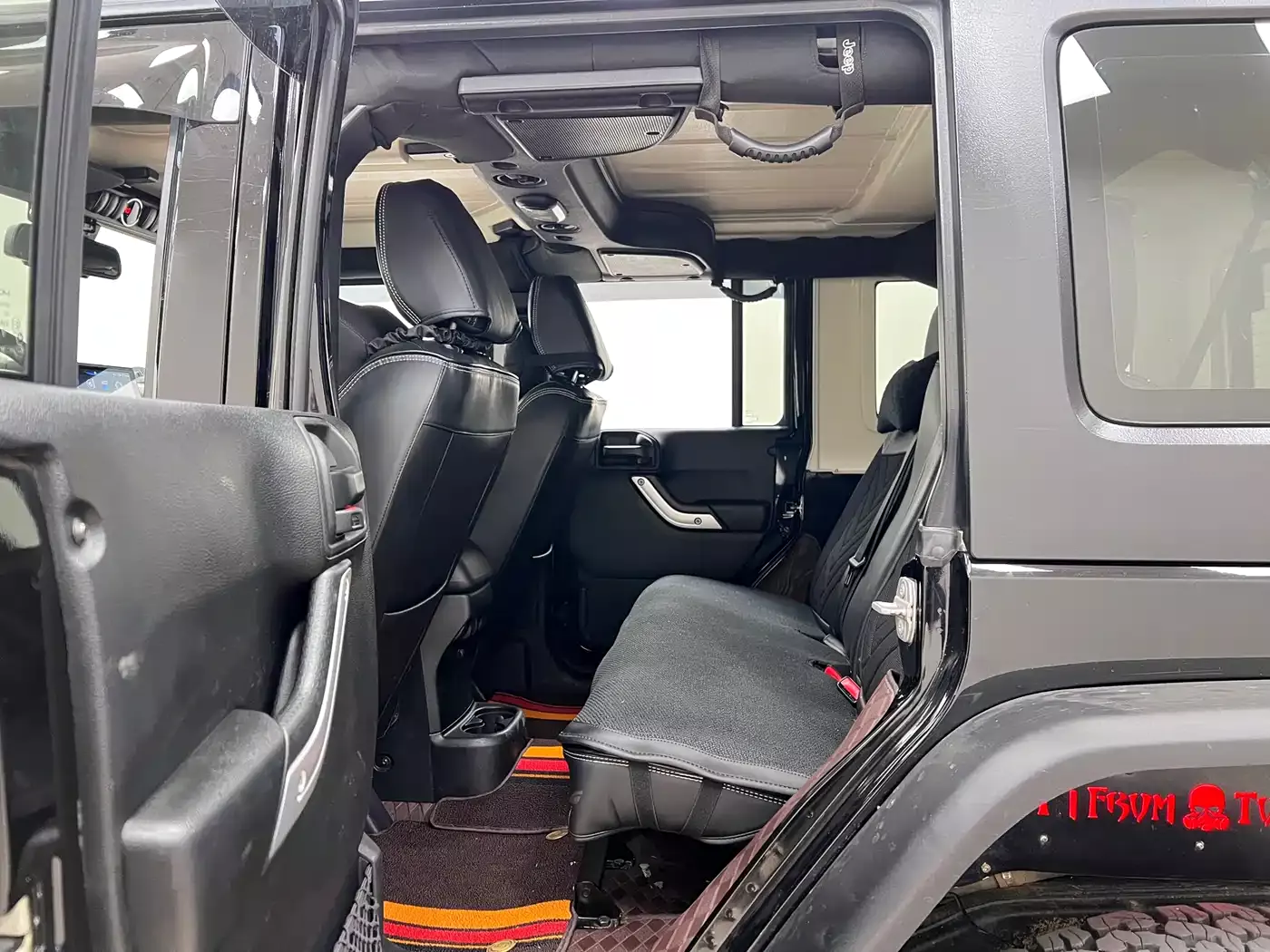 Jeep Wrangler 2017 3.6L Rubicon 4-Door Comfort Edition фото 16