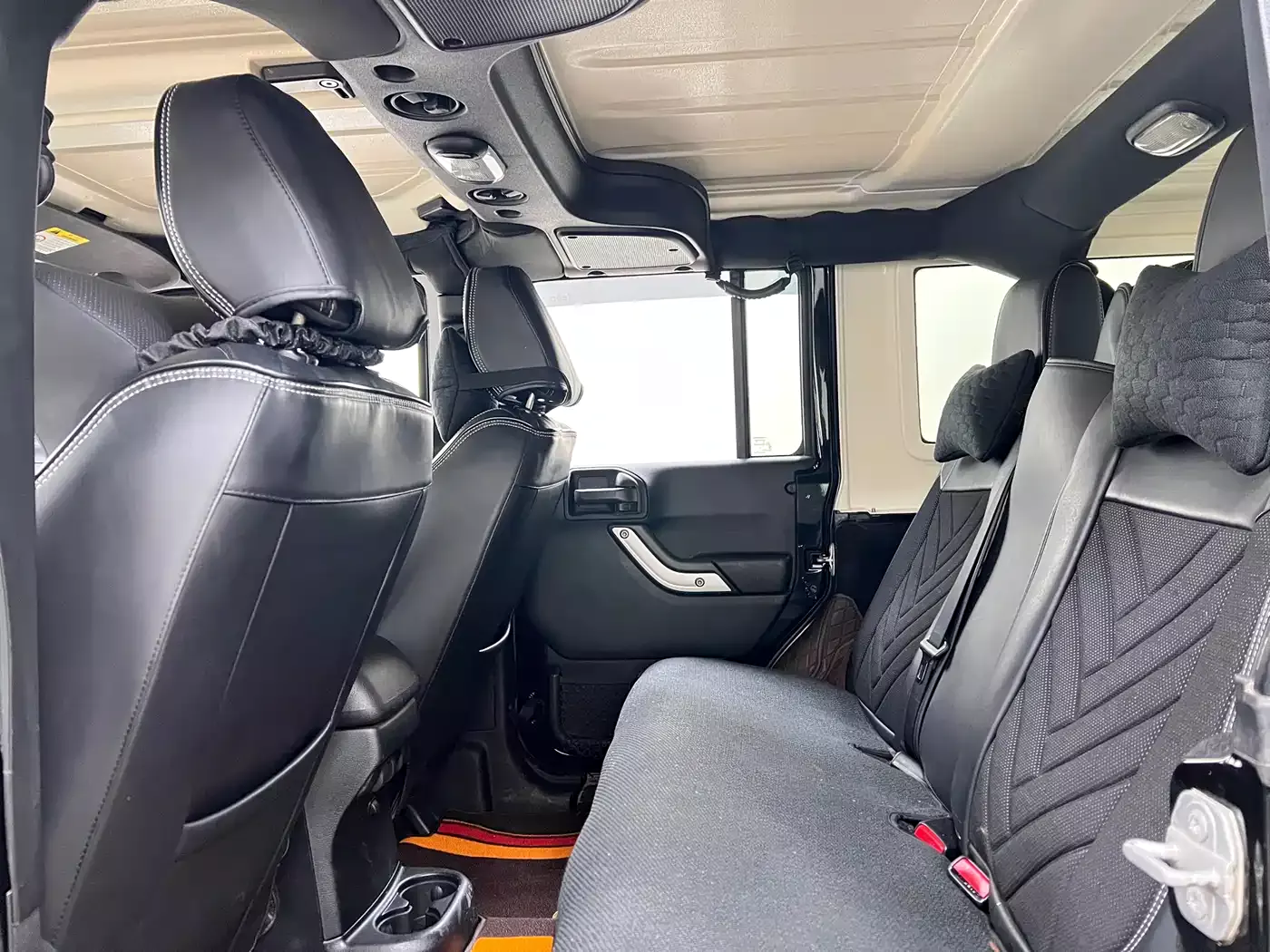 Jeep Wrangler 2017 3.6L Rubicon 4-Door Comfort Edition фото 17