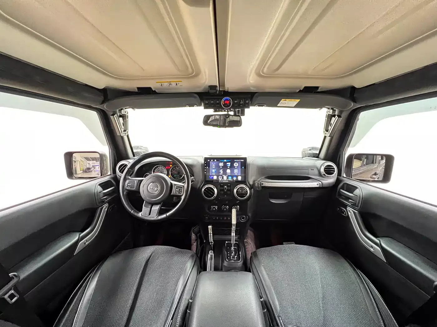 Jeep Wrangler 2017 3.6L Rubicon 4-Door Comfort Edition фото 18