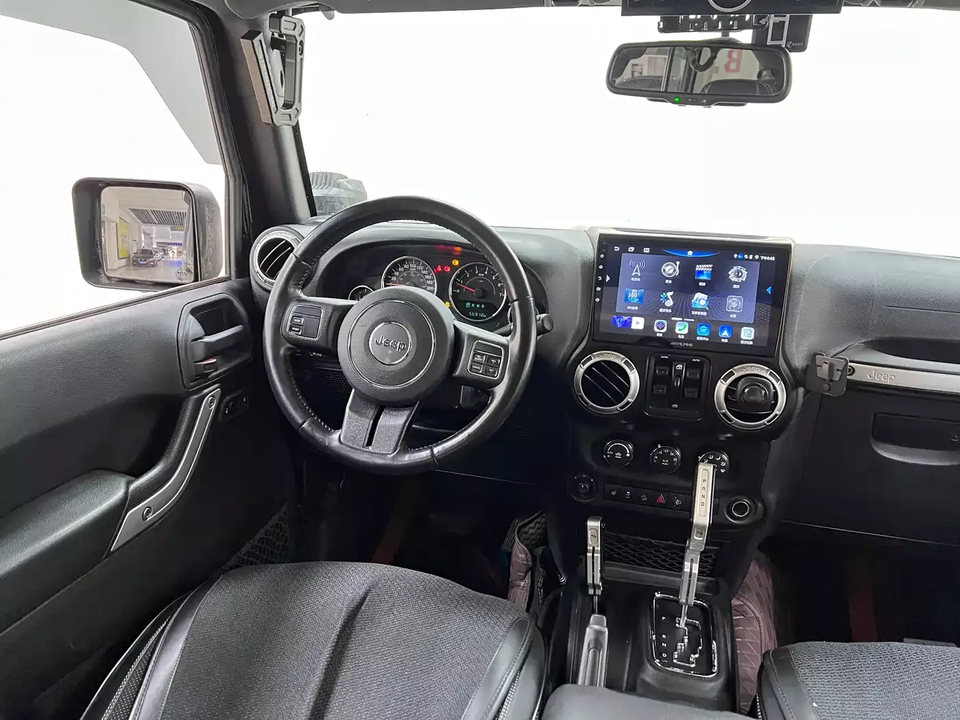 Jeep Wrangler 2017 3.6L Rubicon 4-Door Comfort Edition фото 20