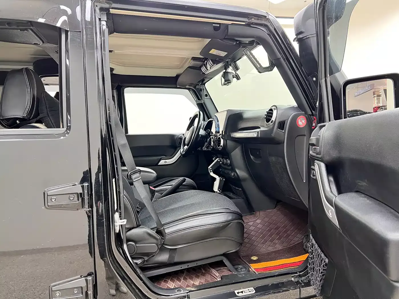 Jeep Wrangler 2017 3.6L Rubicon 4-Door Comfort Edition фото 29