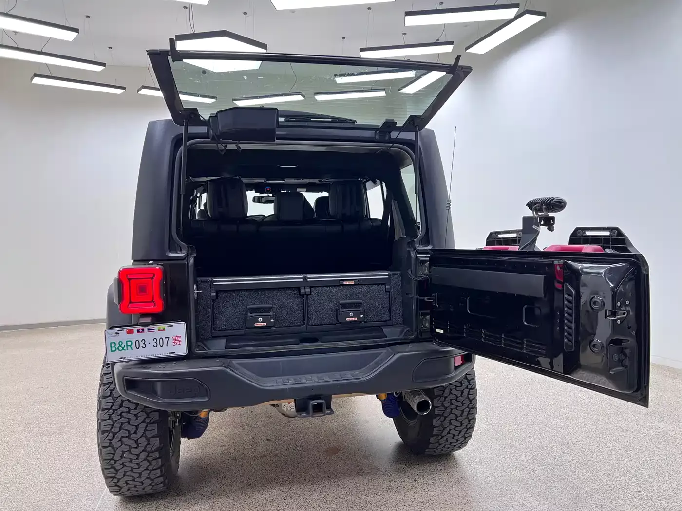 Jeep Wrangler 2017 3.6L Rubicon 4-Door Comfort Edition фото 31