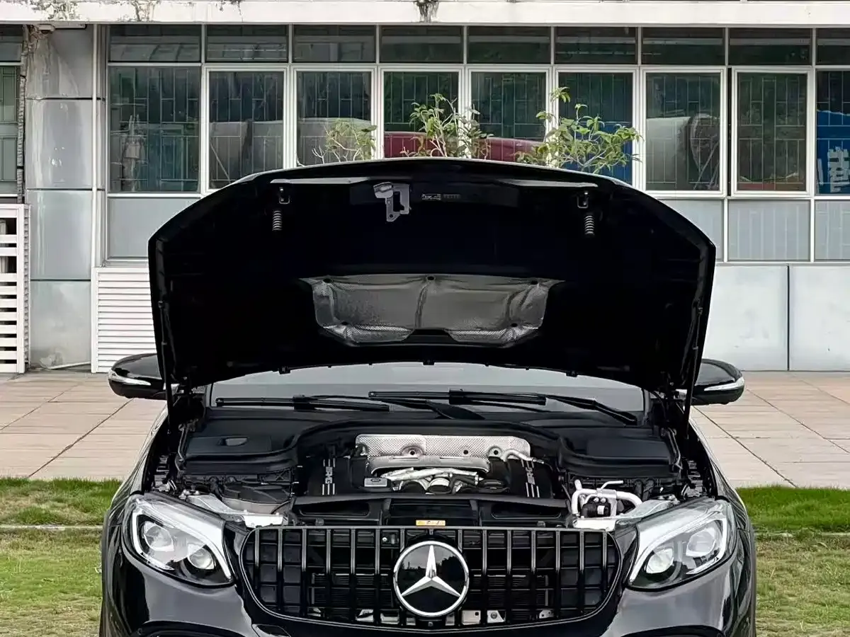 Mercedes-Benz GLC Coupe AMG 2018 AMG GLC 63 4MATIC+ Coupe SUV фото 8