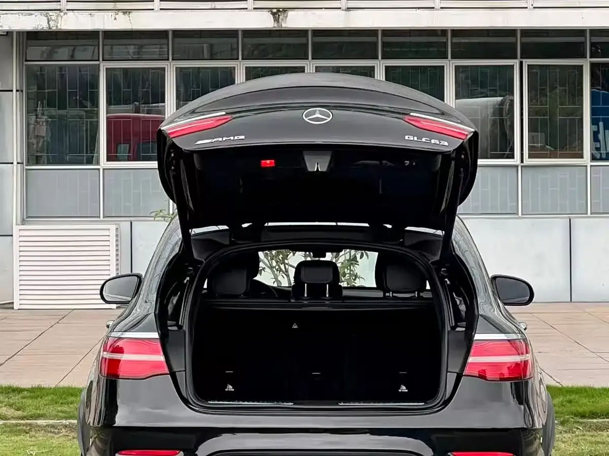 Mercedes-Benz GLC Coupe AMG 2018 AMG GLC 63 4MATIC+ Coupe SUV фото 9