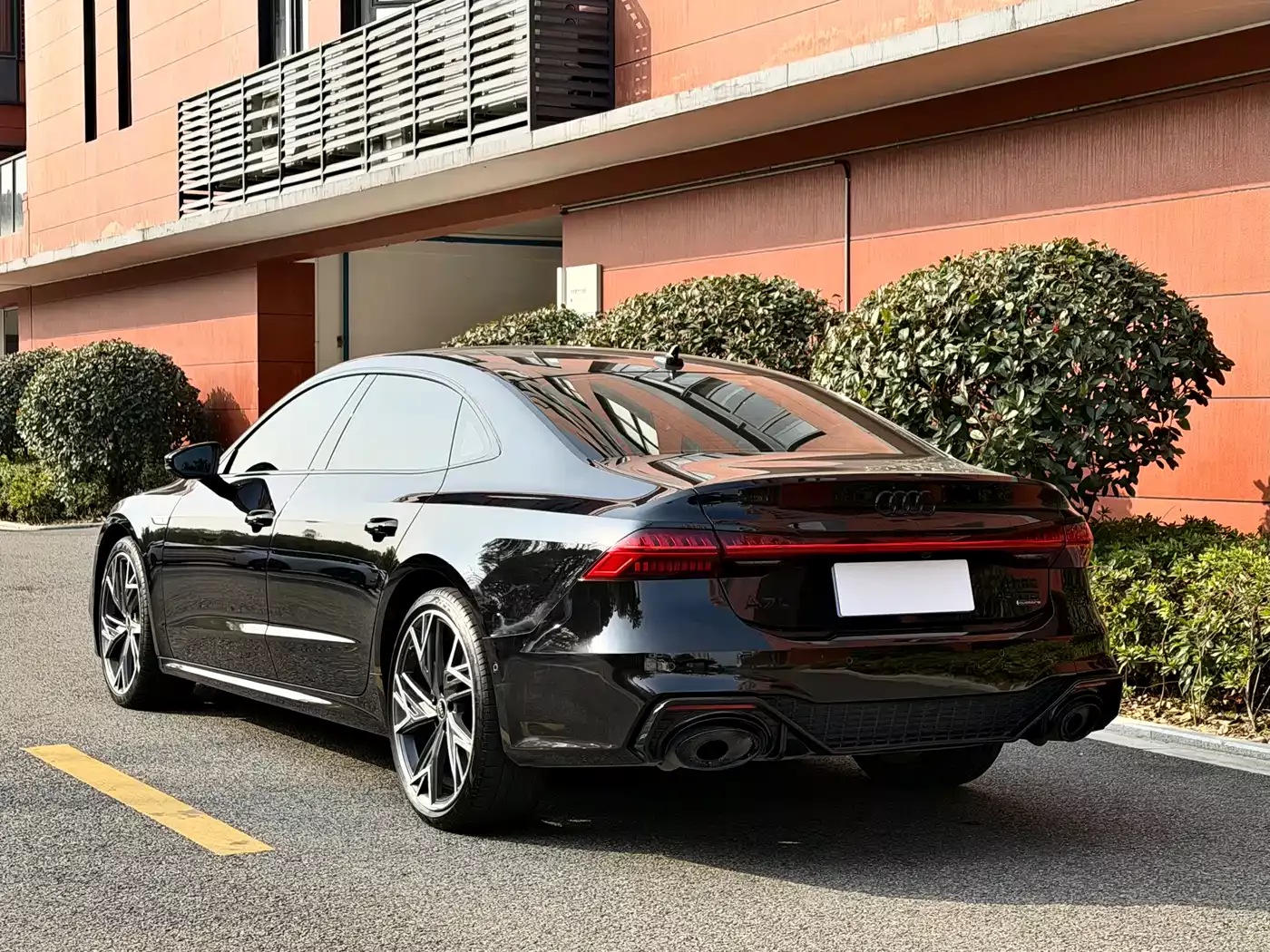 Audi A7L 2024 45 TFSI quattro S-line Black Warrior Edition фото 14