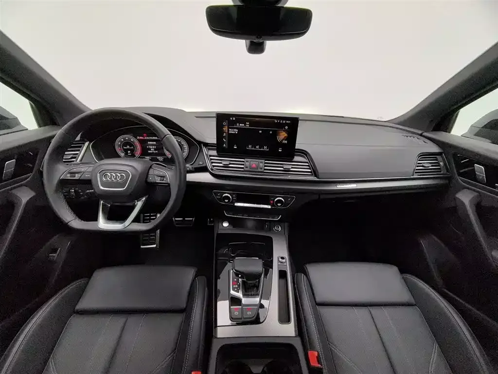 Audi Q5L 2025 45th Anniversary Edition 40 TFSI Dynamic Fashion фото 5