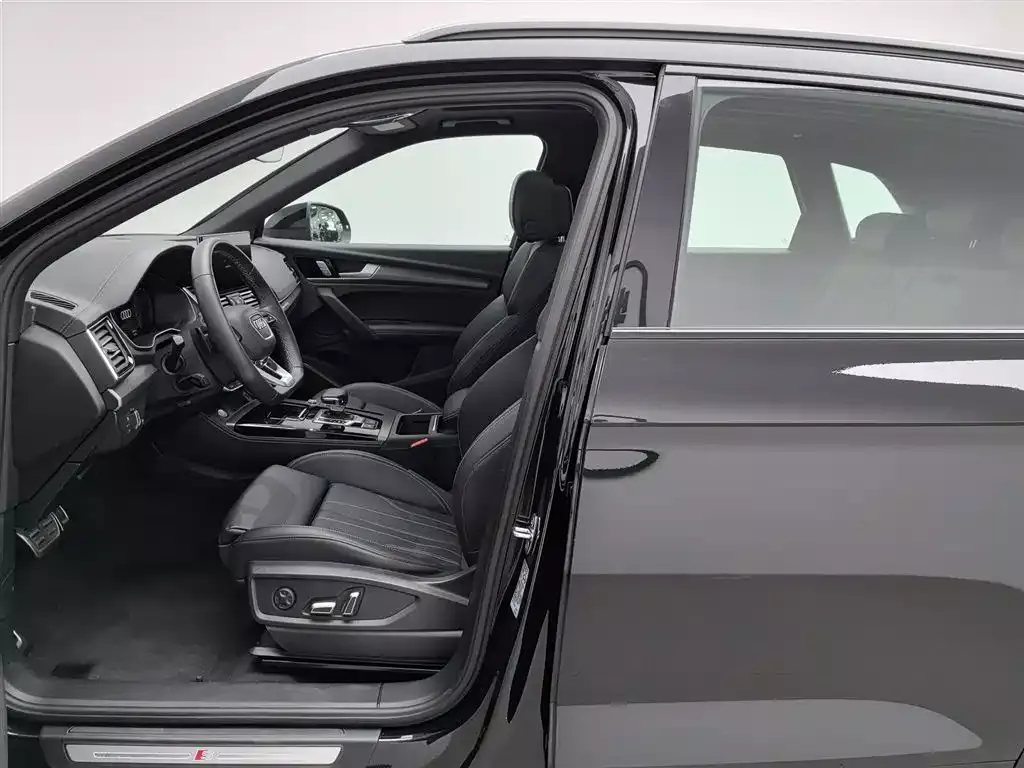 Audi Q5L 2025 45th Anniversary Edition 40 TFSI Dynamic Fashion фото 10