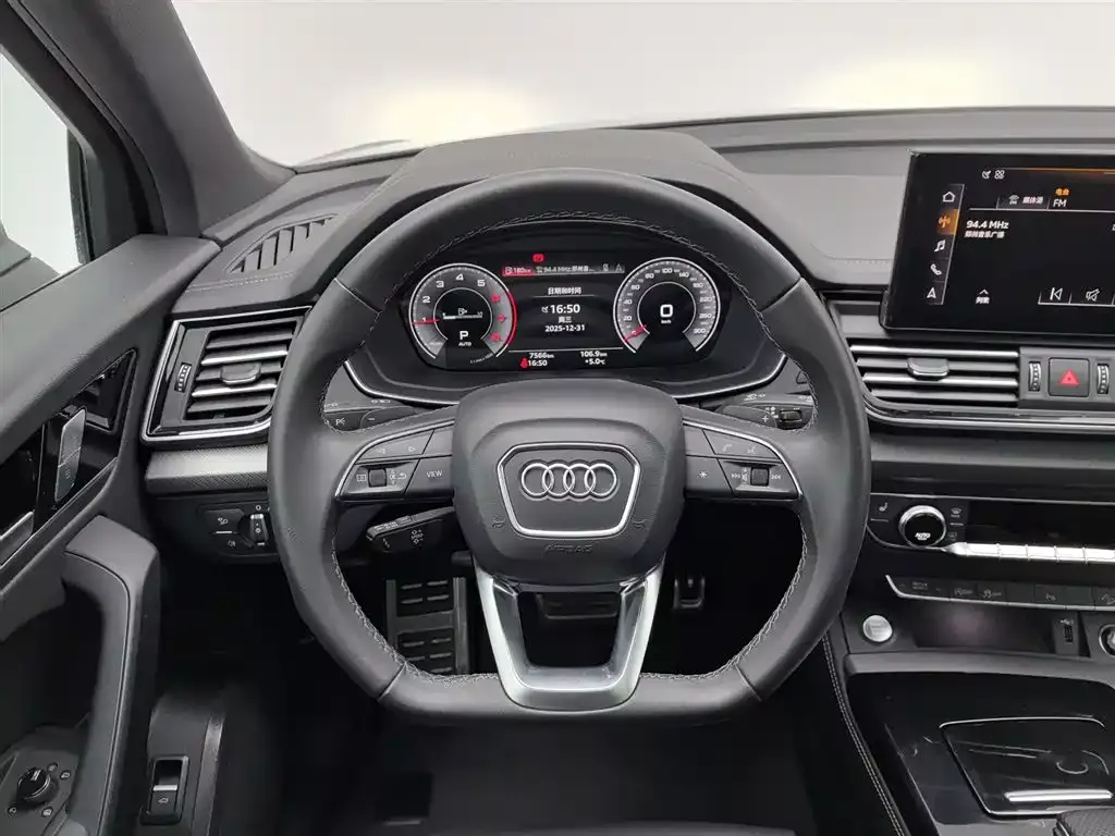 Audi Q5L 2025 45th Anniversary Edition 40 TFSI Dynamic Fashion фото 11