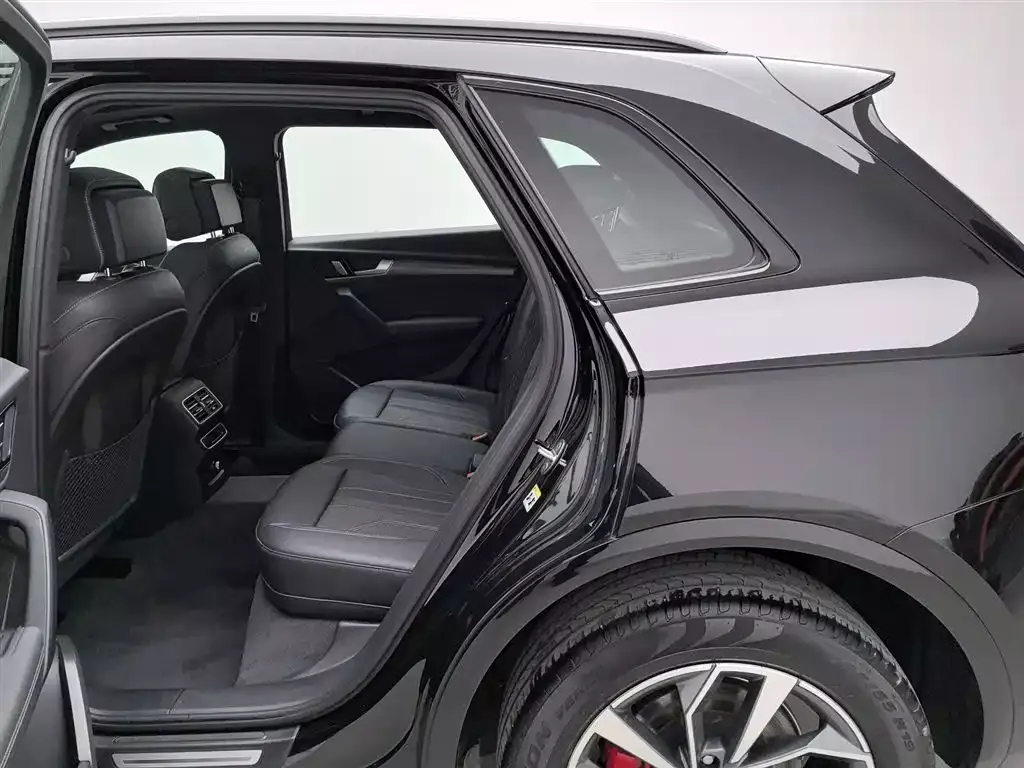 Audi Q5L 2025 45th Anniversary Edition 40 TFSI Dynamic Fashion фото 15