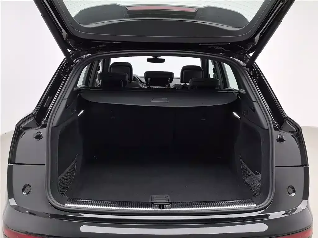 Audi Q5L 2025 45th Anniversary Edition 40 TFSI Dynamic Fashion фото 16