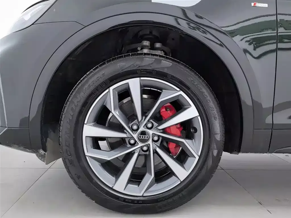 Audi Q5L 2025 45th Anniversary Edition 40 TFSI Dynamic Fashion фото 17