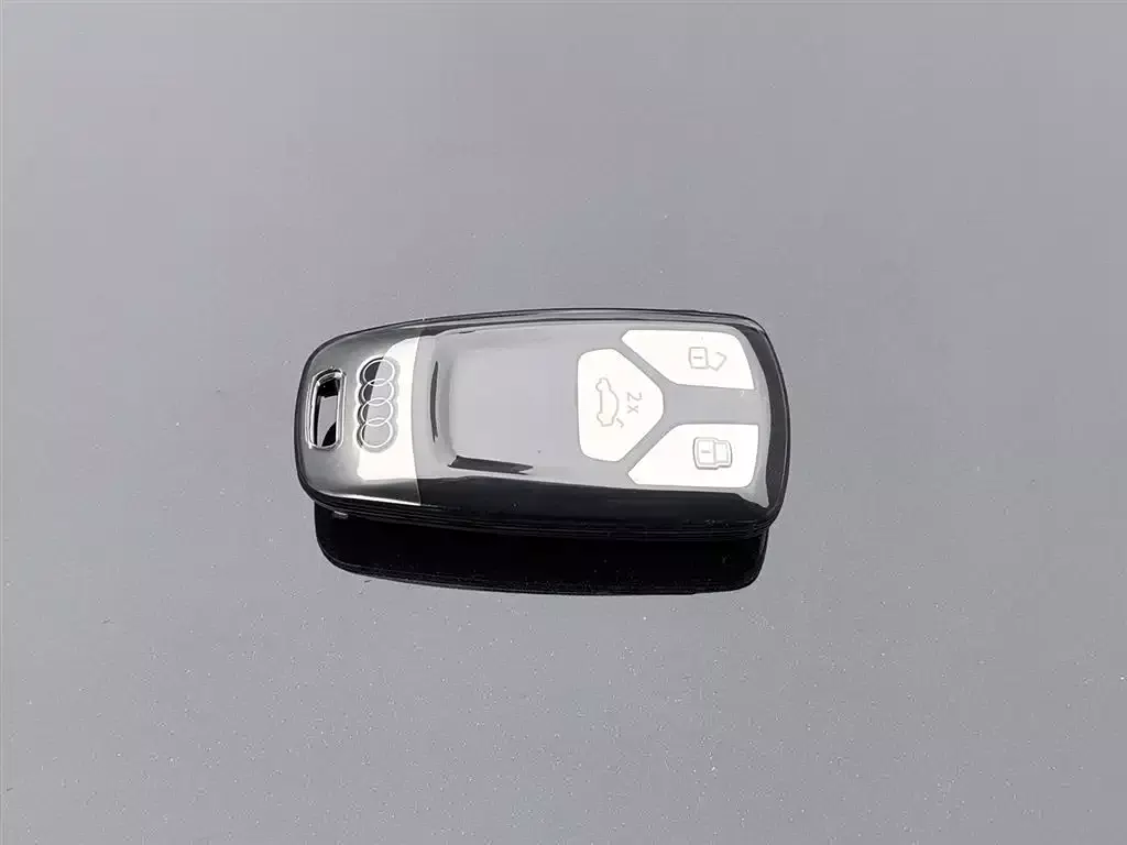 Audi Q5L 2025 45th Anniversary Edition 40 TFSI Dynamic Fashion фото 19