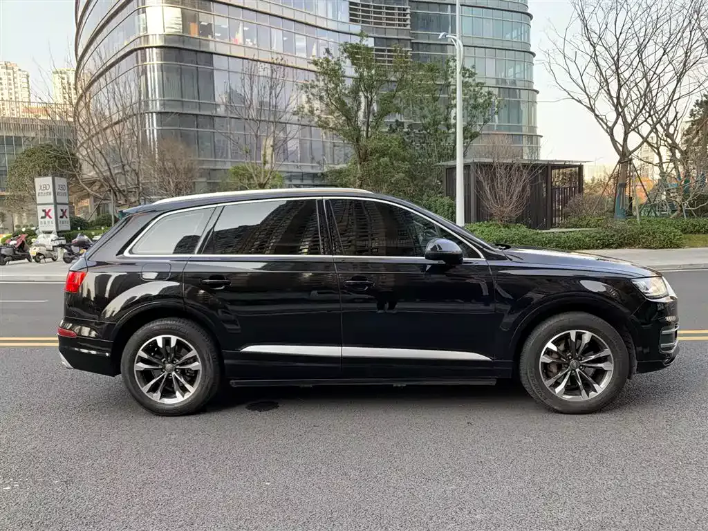 Audi Q7 2018 40 TFSI Comfort фото 9