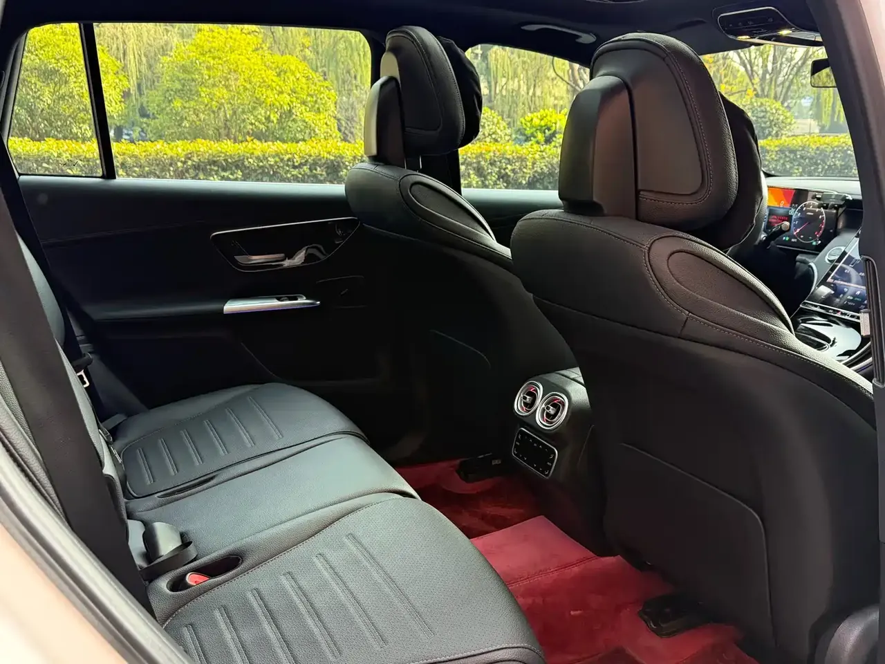 Mercedes-Benz GLC 2023 Facelift GLC 260 L 4MATIC Sport 5-Seater фото 15