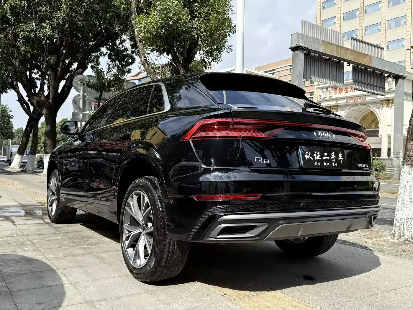 Audi Q8 2022 55 TFSI Luxury Dynamic фото 4