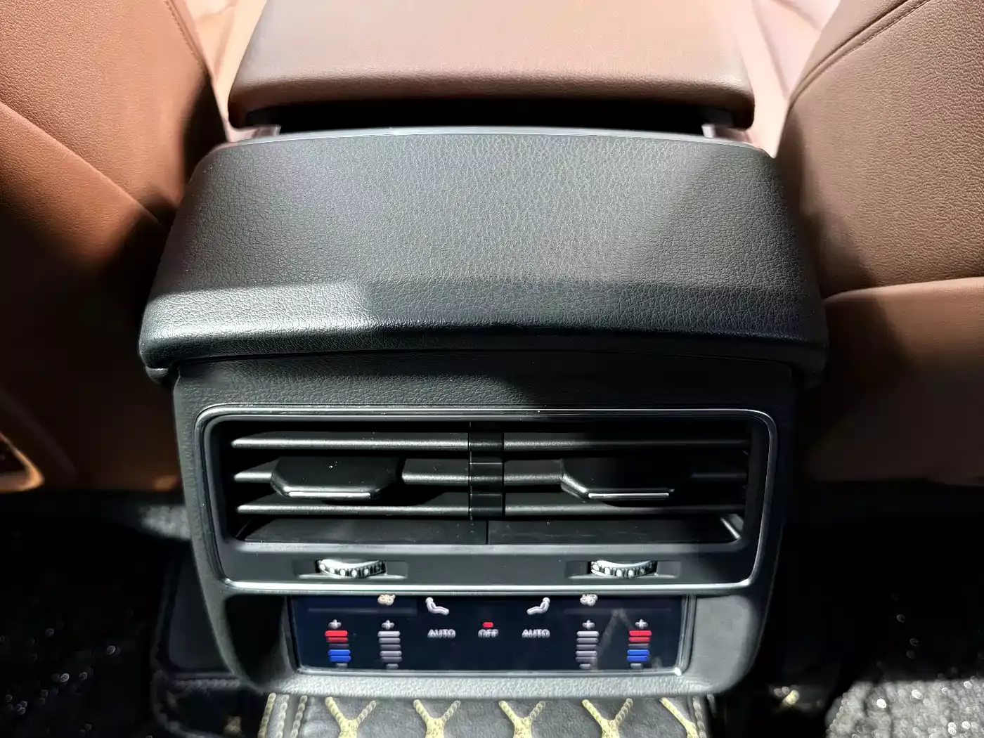Audi Q8 2022 55 TFSI Luxury Dynamic фото 12