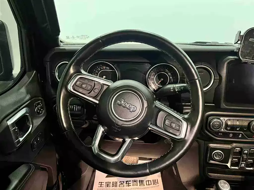 Jeep Gladiator 2023 3.6L Overland фото 8