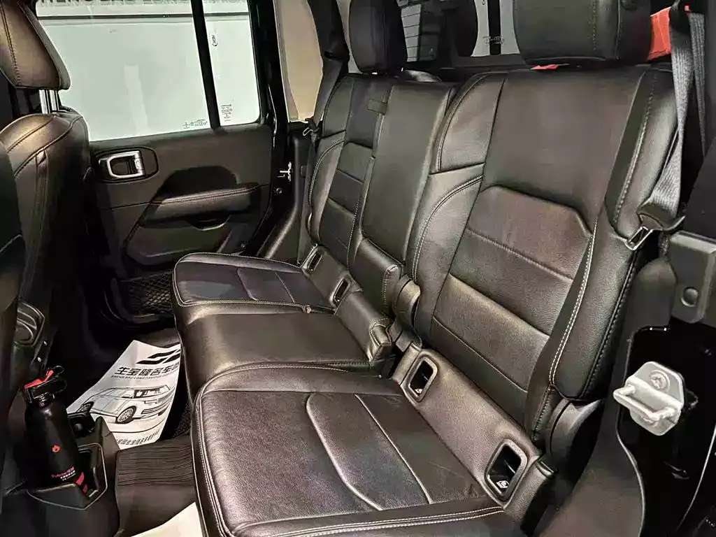 Jeep Gladiator 2023 3.6L Overland фото 12