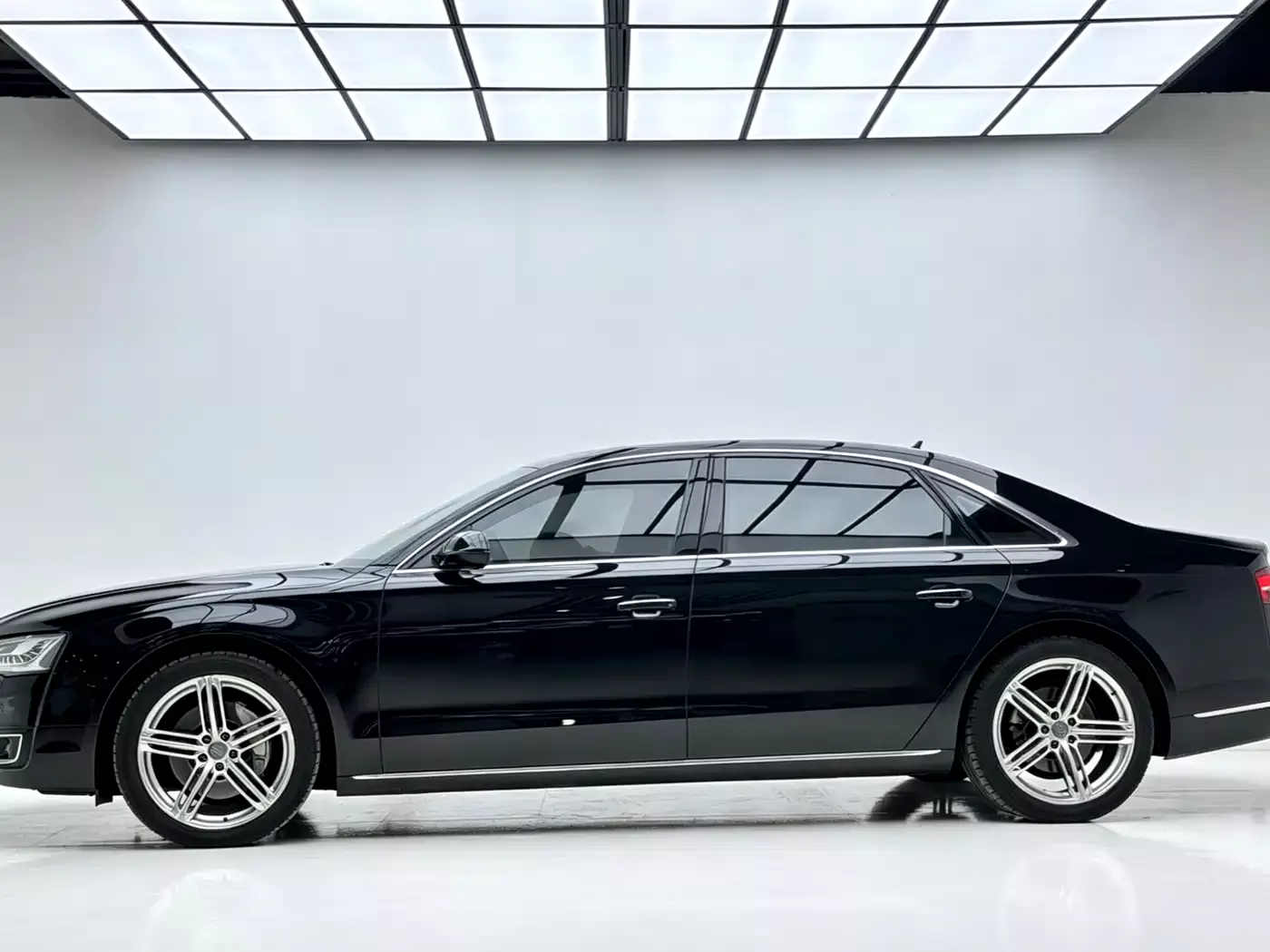 Audi A8 2016 A8L 45 TFSI quattro Comfort фото 3