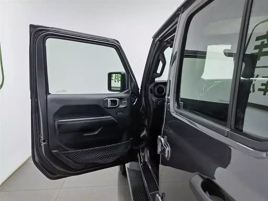 Jeep Wrangler 2019 2.0T Sahara 4-Door China VI фото 8