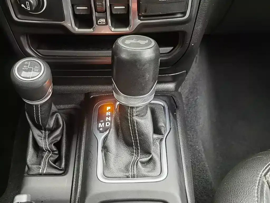 Jeep Wrangler 2019 2.0T Sahara 4-Door China VI фото 13