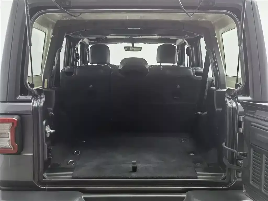 Jeep Wrangler 2019 2.0T Sahara 4-Door China VI фото 16