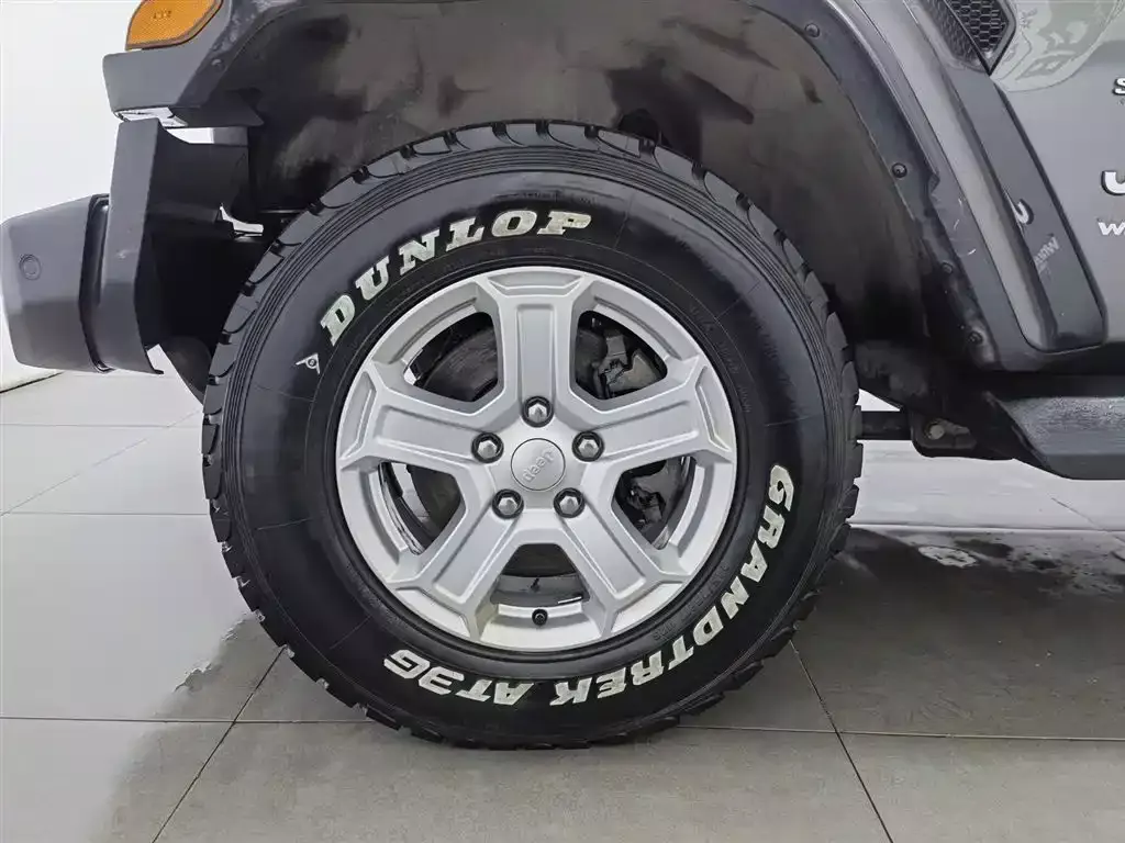 Jeep Wrangler 2019 2.0T Sahara 4-Door China VI фото 17