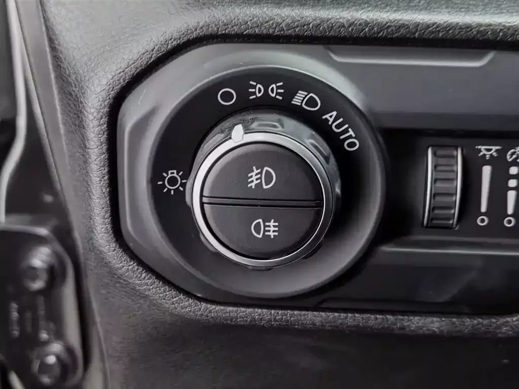 Jeep Wrangler 2019 2.0T Sahara 4-Door China VI фото 21