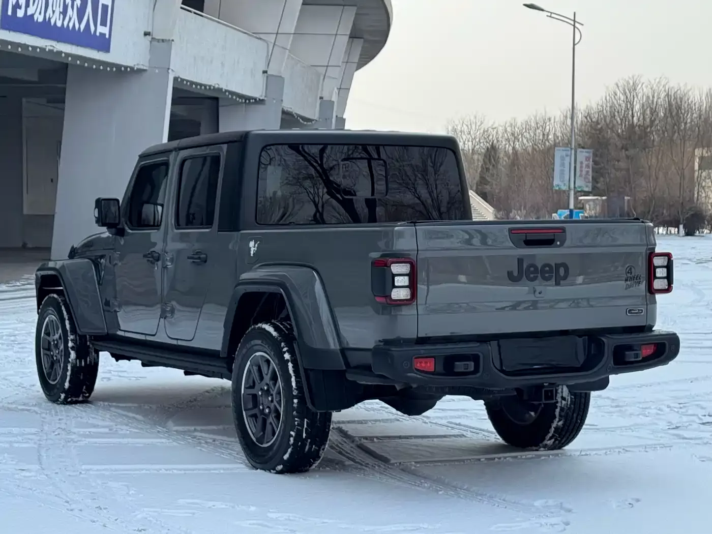 Jeep Gladiator 2022 3.6L Pioneer Edition фото 4