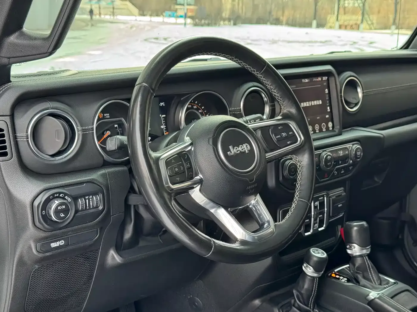 Jeep Gladiator 2022 3.6L Pioneer Edition фото 8