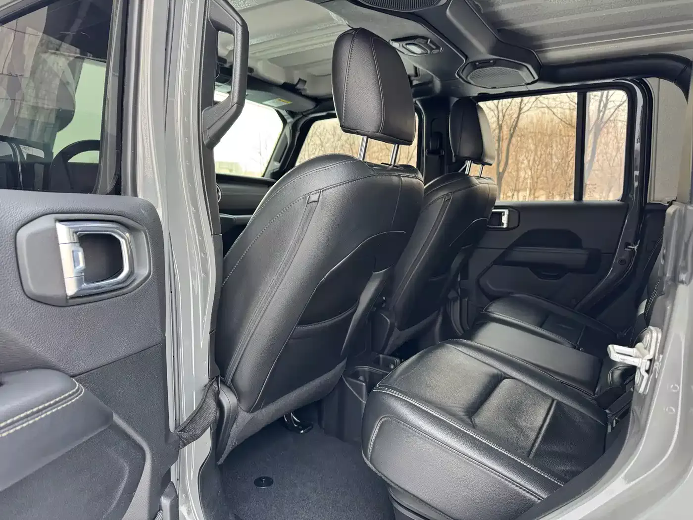 Jeep Gladiator 2022 3.6L Pioneer Edition фото 9