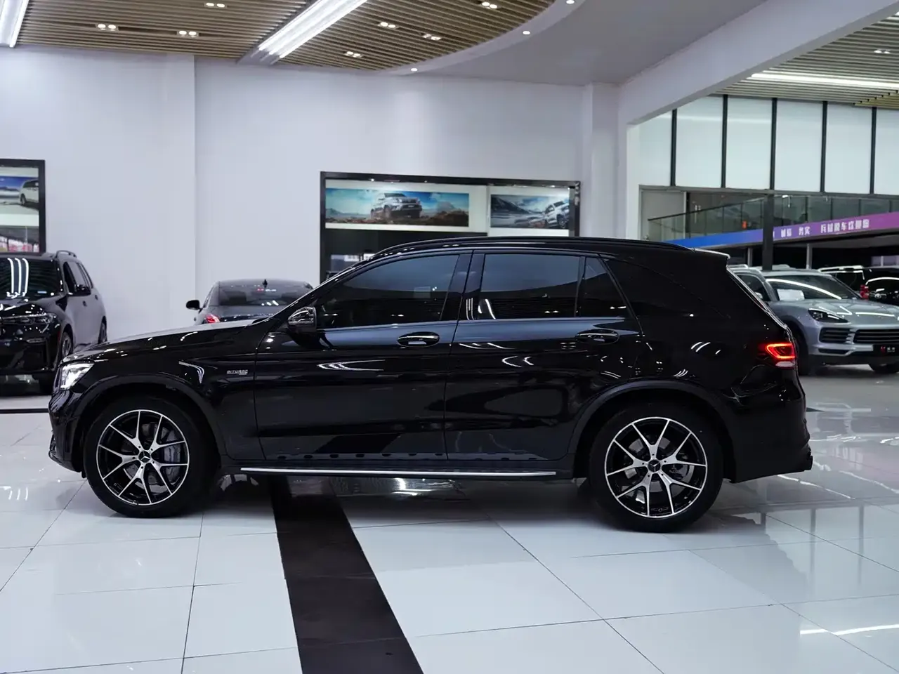 Mercedes-Benz GLC AMG 2022 AMG GLC 43 4MATIC фото 3