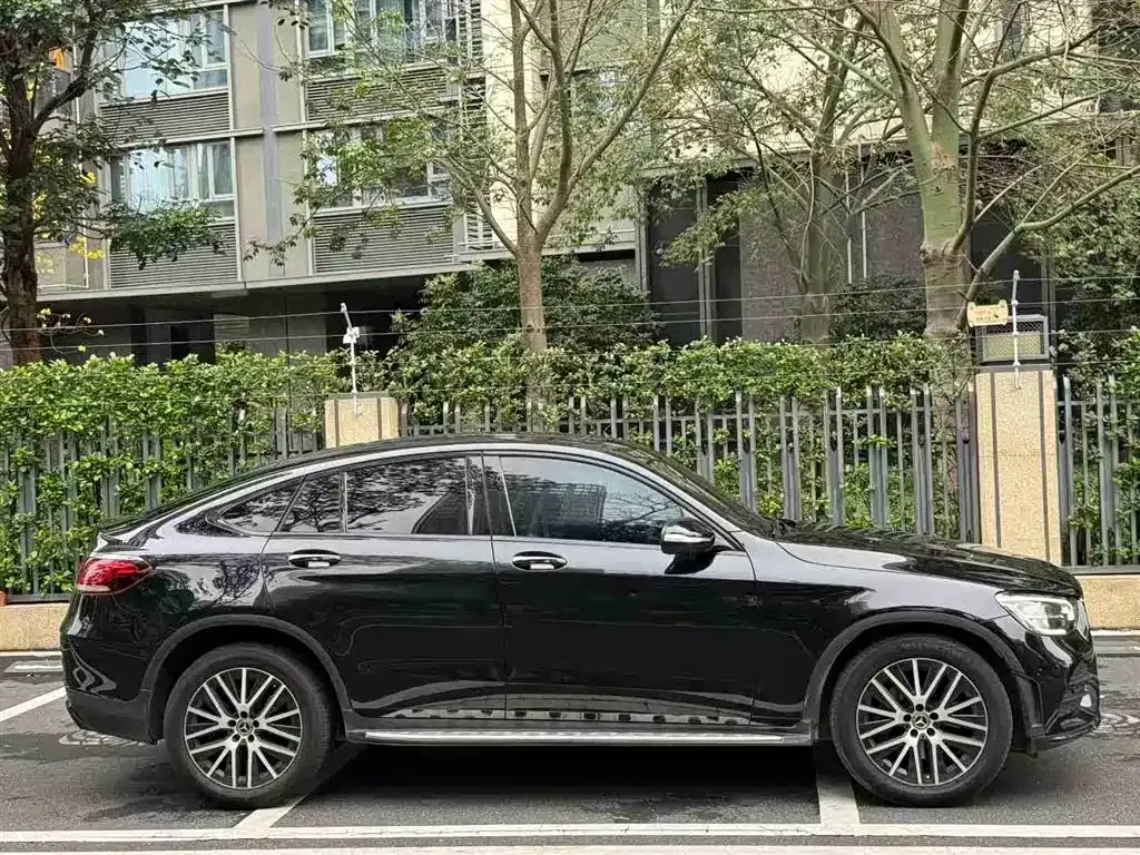 Mercedes-Benz GLC Coupe 2020 GLC 300 4MATIC Coupe SUV фото 4