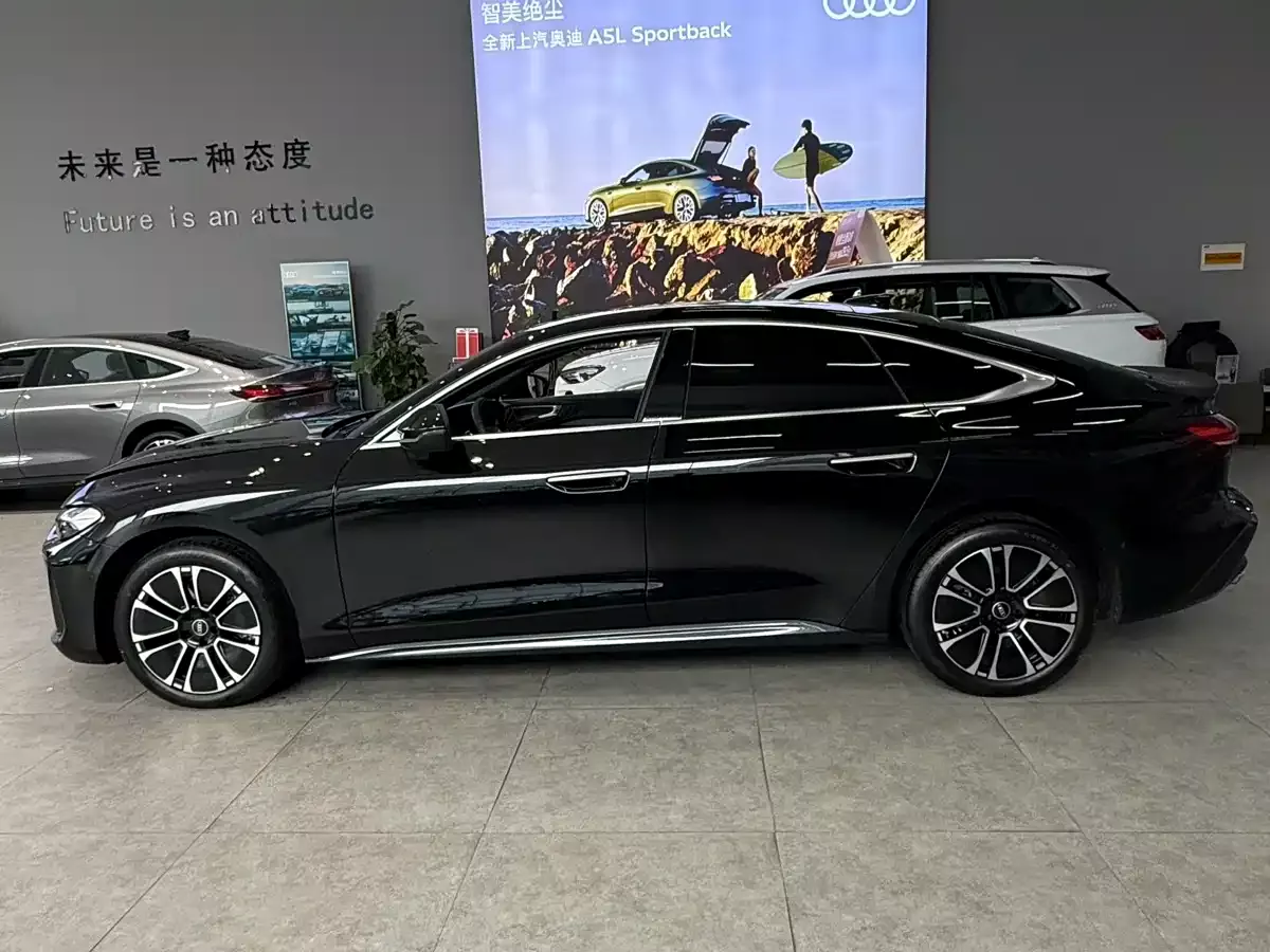 Audi A5L Sportback 2025 Model 2.0T Luxury фото 3