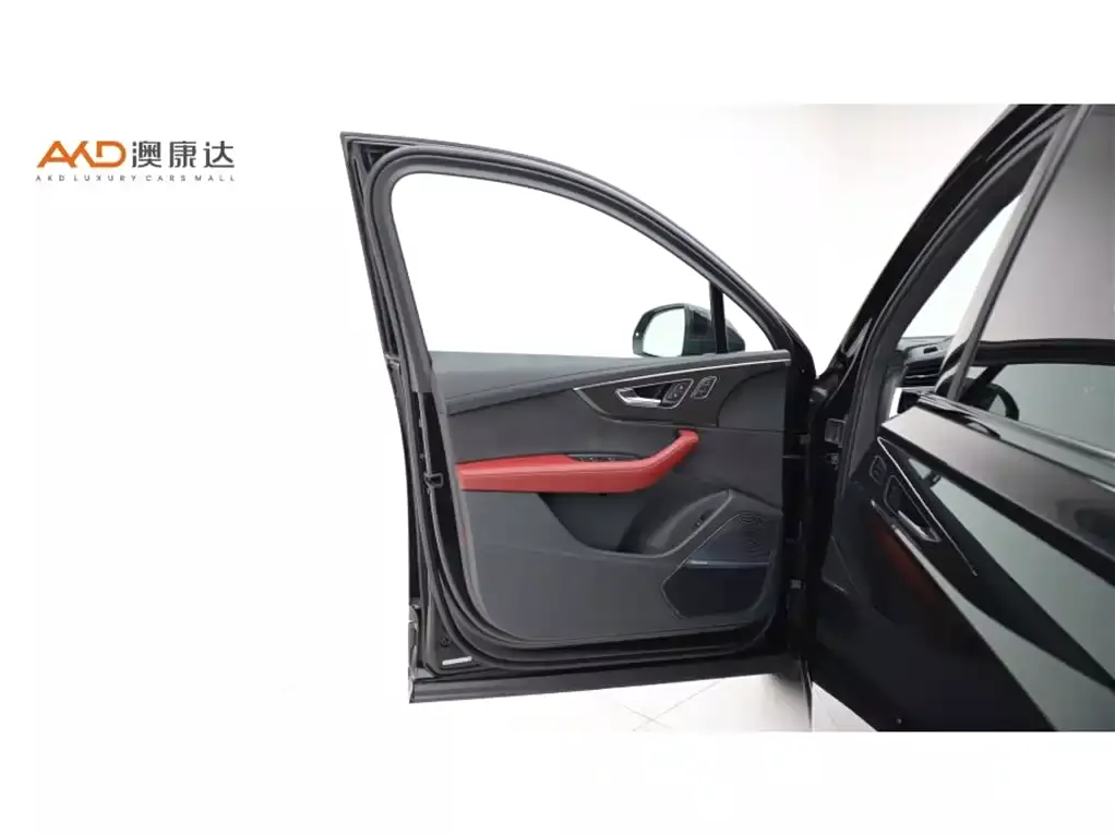 Audi SQ7 2024 4.0 TFSI Dark Knight Edition фото 10