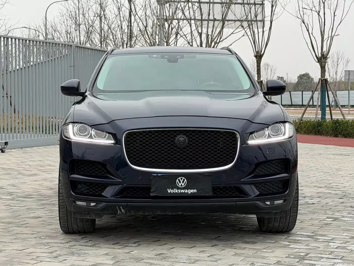 Jaguar F-PACE 2019 2.0T 4WD Urban Premium Edition фото 2