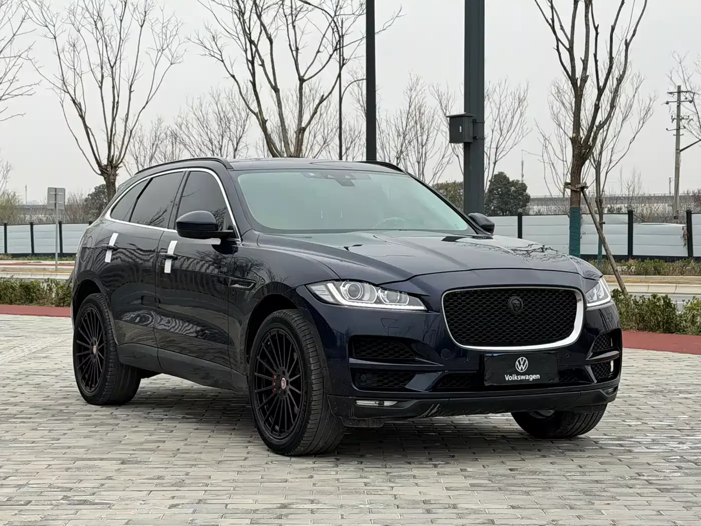 Jaguar F-PACE 2019 2.0T 4WD Urban Premium Edition фото 3